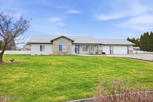 4105 Southlake Ct, West Richland, WA, 99353-8756 | Card Image