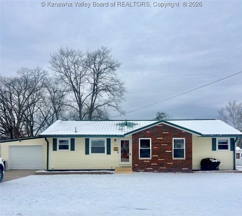 204 Edgewood Cir, Ripley, WV, 25271-1620 | Card Image