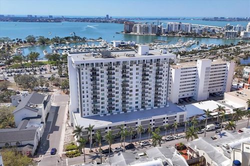 15e-101 S Gulfstream Ave, Sarasota, FL, 34236-8916 | Card Image