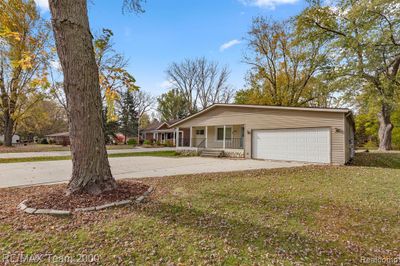 47461 Vanker Avenue, Home with 3 bedrooms, 2 bathrooms and null parking in Shelby Twp MI | Image 3