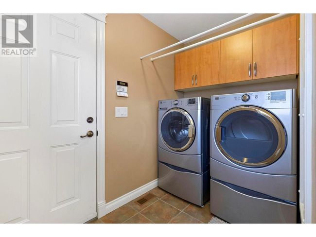 524 Curlew Dr, House other with 6 bedrooms, 4 bathrooms and 2 parking in Kelowna BC | Image 10