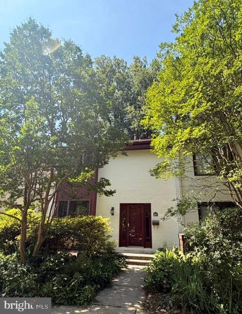 2071 Golf Course Dr, RESTON, VA, 20191-3840 | Card Image