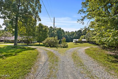 Driveway in to the right | Image 3