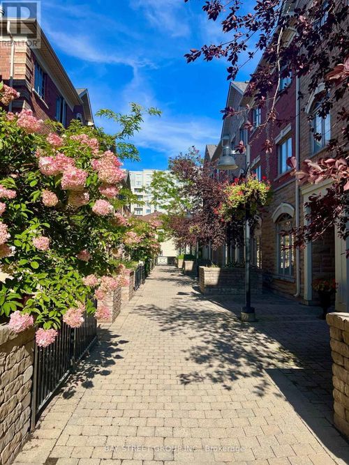 56-8 Brighton Pl, Thornhill, ON, L4J0E3 | Card Image