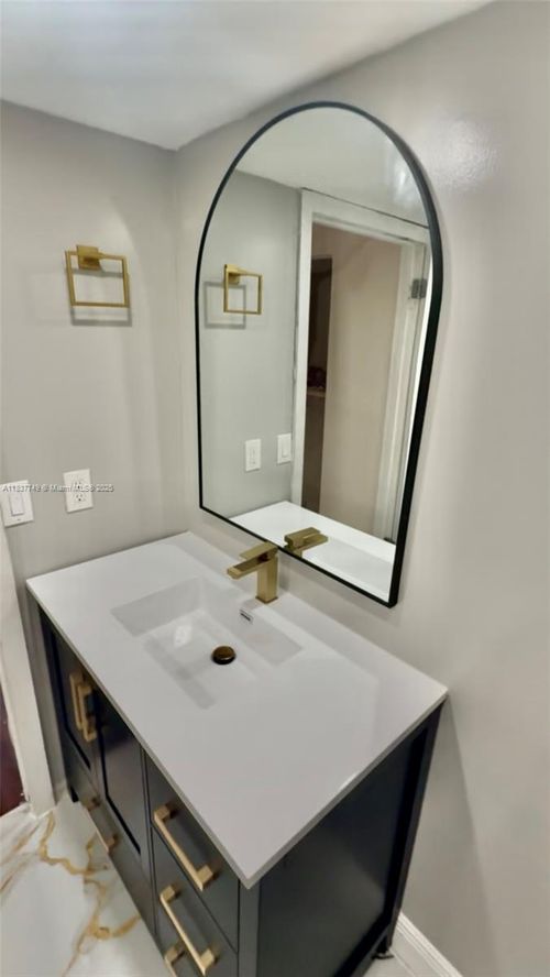 apt-105-600 Nw 214th St, Miami Gardens, FL, 33169-2018 | Card Image