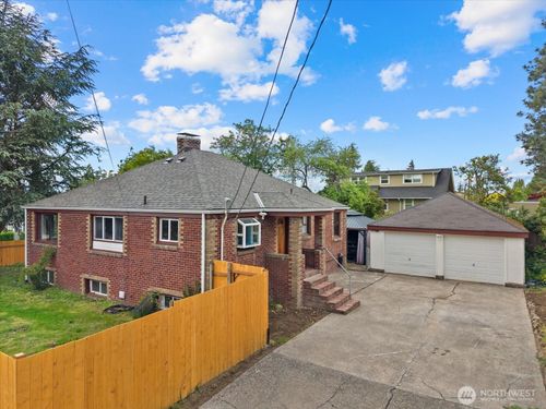 8724 16th Avenue Sw, Seattle, WA, 98106 | Card Image