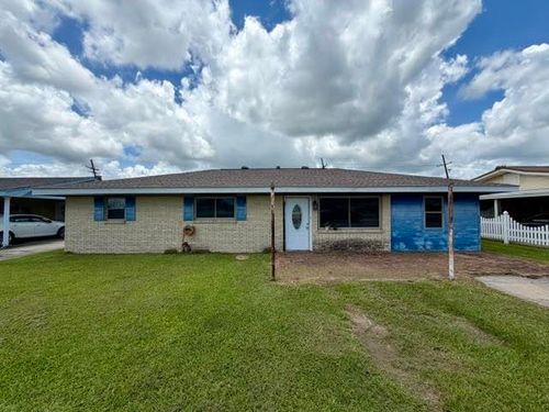 927 Kenney St, Houma, LA, 70364-1946 | Card Image