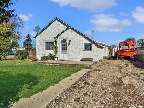 220 2nd Ave, Maidstone, SK, S0M1M0 | Card Image