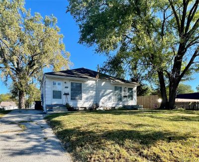 5711 Franklin Avenue, Home with 2 bedrooms, 2 bathrooms and null parking in Des Moines IA | Image 2