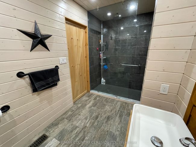 11780 Highway 28, House other with 5 bedrooms, 2 bathrooms and 10 parking in Apsley ON | Image 32