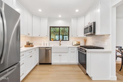 3015 Henrietta Ave, La Crescenta, CA, 91214-1912 | Card Image