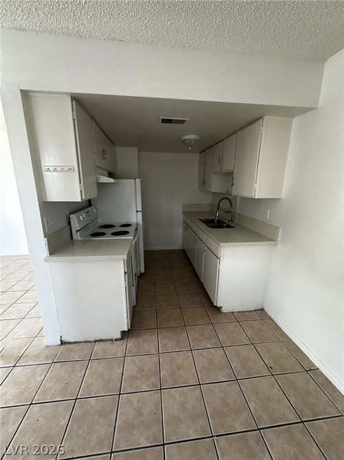 11-115 W New York Ave, Las Vegas, NV, 89102-2731 | Card Image