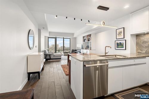 320 Adolphus Ave, Cliffside Park, NJ, 07010-2847 | Card Image