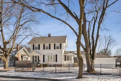 713 Warrenville Rd, Wheaton, IL, 60189-6368 | Card Image