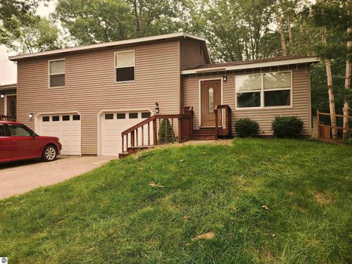 4416 Eaglecrest Dr, Williamsburg, MI, 49690-9327 | Card Image