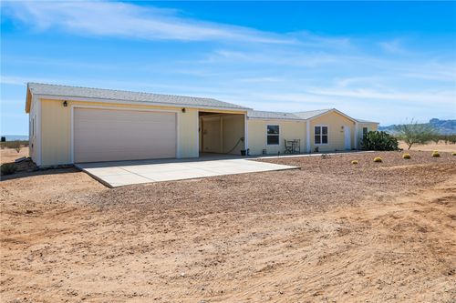 5614 W Bolsa Dr, Golden Valley, AZ, 86413-6817 | Card Image