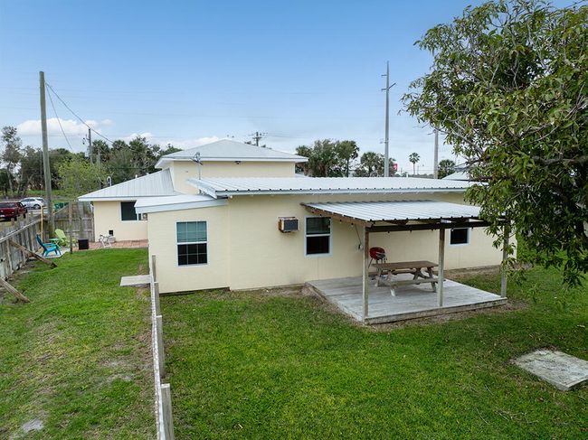 222 Rosa L Jones Dr, Home with 3 bedrooms, 4 bathrooms and null parking in Cocoa FL | Image 13