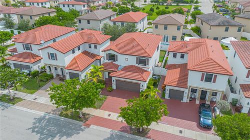 10521 W 35th Way, Hialeah, FL, 33018-2126 | Card Image