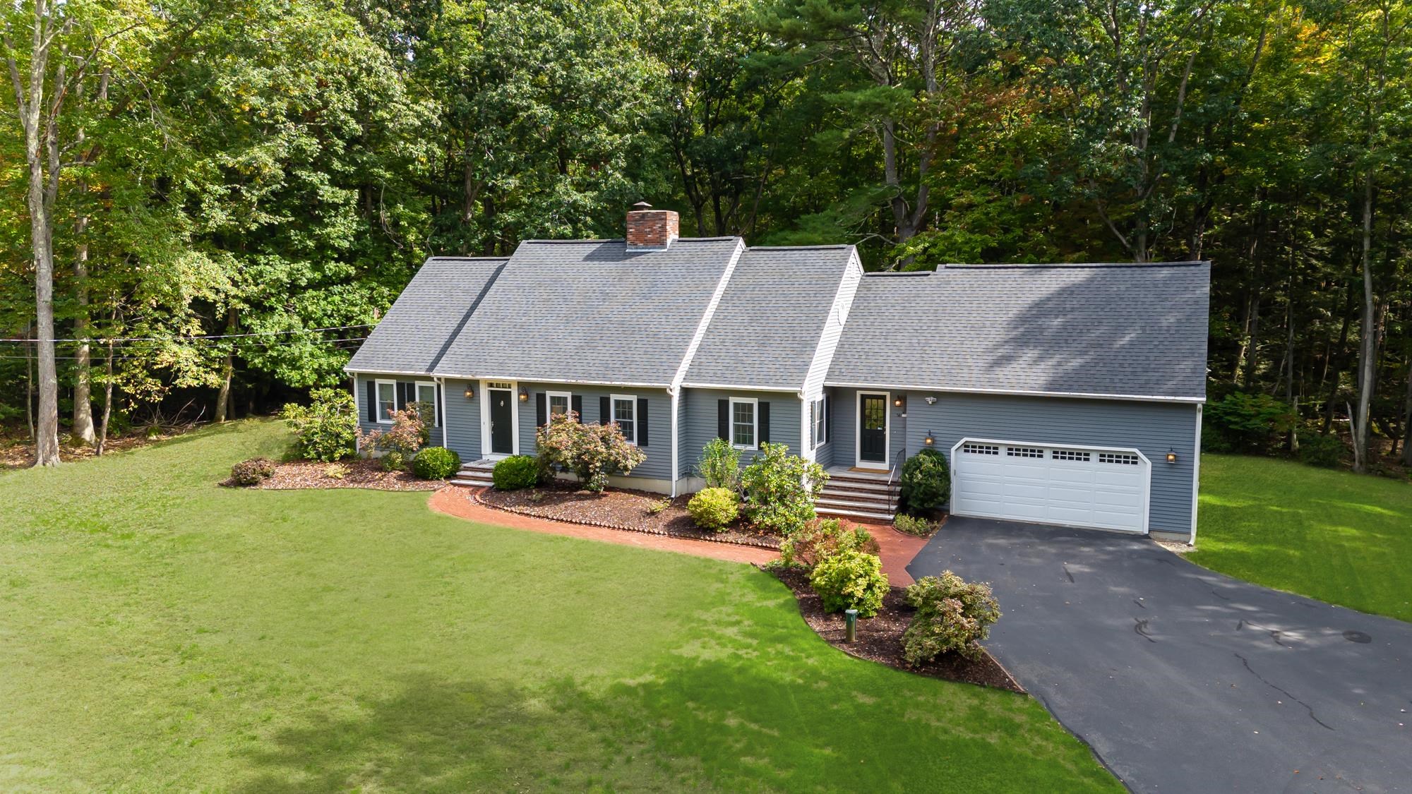 Hearthside Cir, Bedford, NH 03110