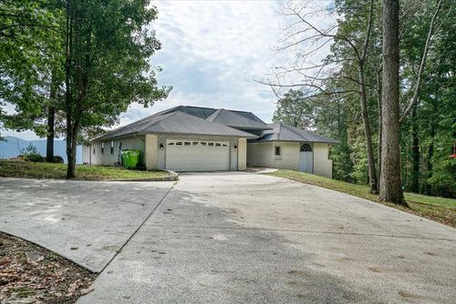 82 Browns Gap Rd, Crossville, TN, 38555-1310 | Card Image