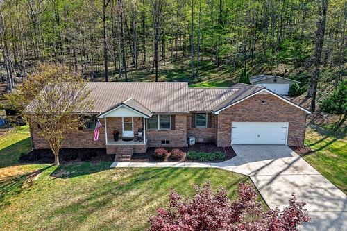 747 Old County Farm Rd, Spencer, TN, 38585-3829 | Card Image