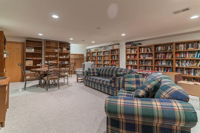 2912 W 4 Th St, Condo with 3 bedrooms, 2 bathrooms and null parking in Cedar Falls IA | Image 24