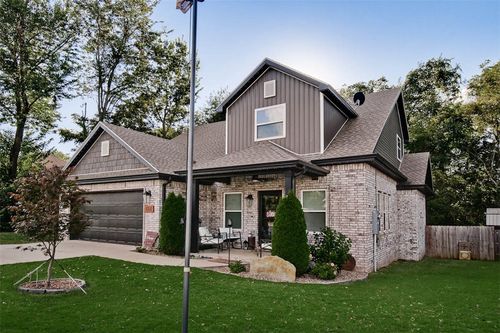 380 W Kinniburgh Dr, Farmington, AR, 72730-3089 | Card Image