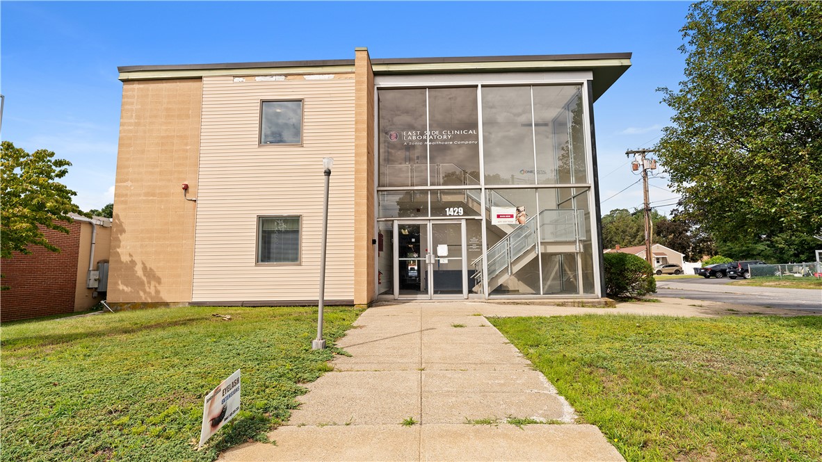 Commercial Sale in Warwick 2