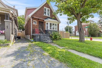 148 Balsam Ave N, House other with 3 bedrooms, 2 bathrooms and 2 parking in Hamilton ON | Image 1