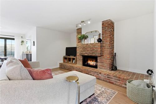 apt-7-4056 Warwick Blvd, Kansas City, MO, 64111-1683 | Card Image