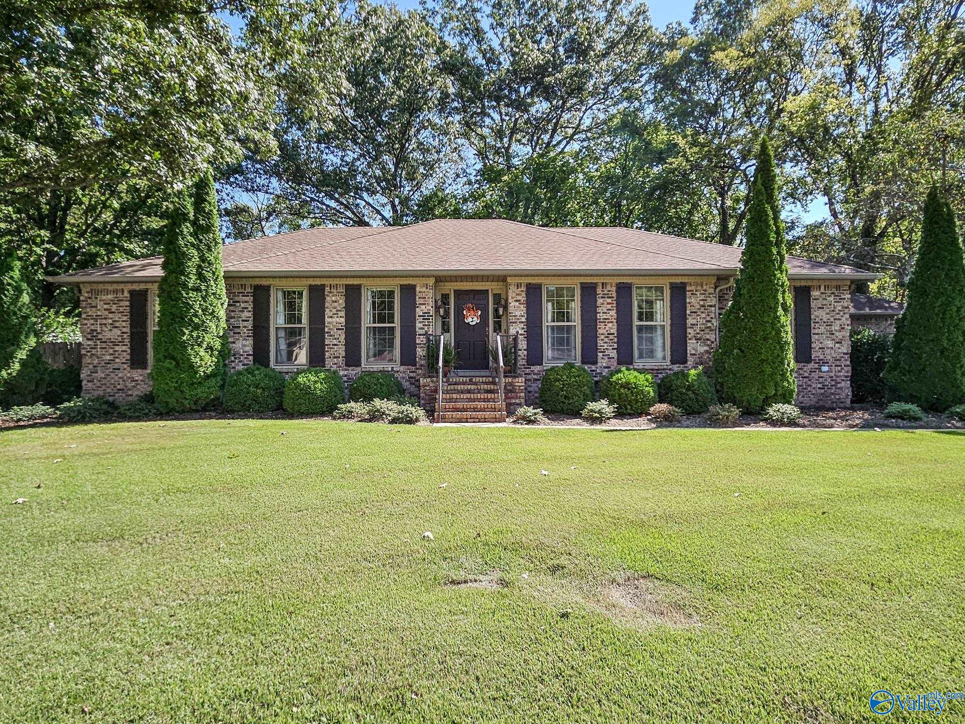 Shadow Bend Dr, Huntsville, AL 35802