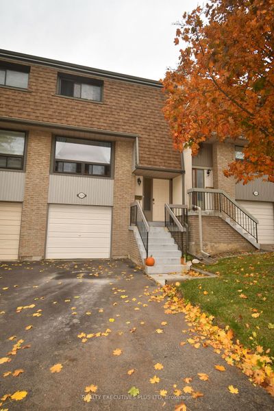 115 Ashton Cres, Condo with 3 bedrooms, 2 bathrooms and 2 parking in Brampton ON | Image 2