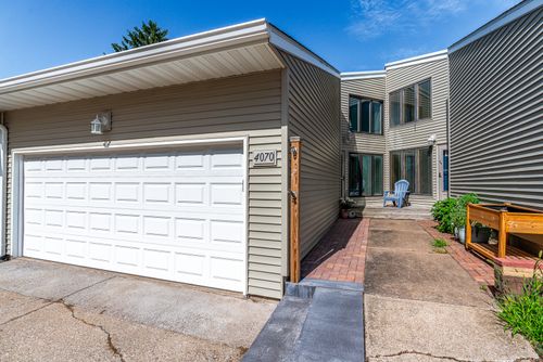 0-4070 Prairie Ln, Bettendorf, IA, 52722-2290 | Card Image