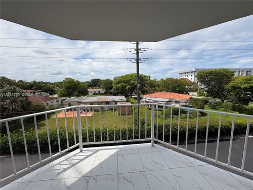 303-16740 Ne 9th Ave, North Miami Beach, FL, 33162-2527 | Card Image