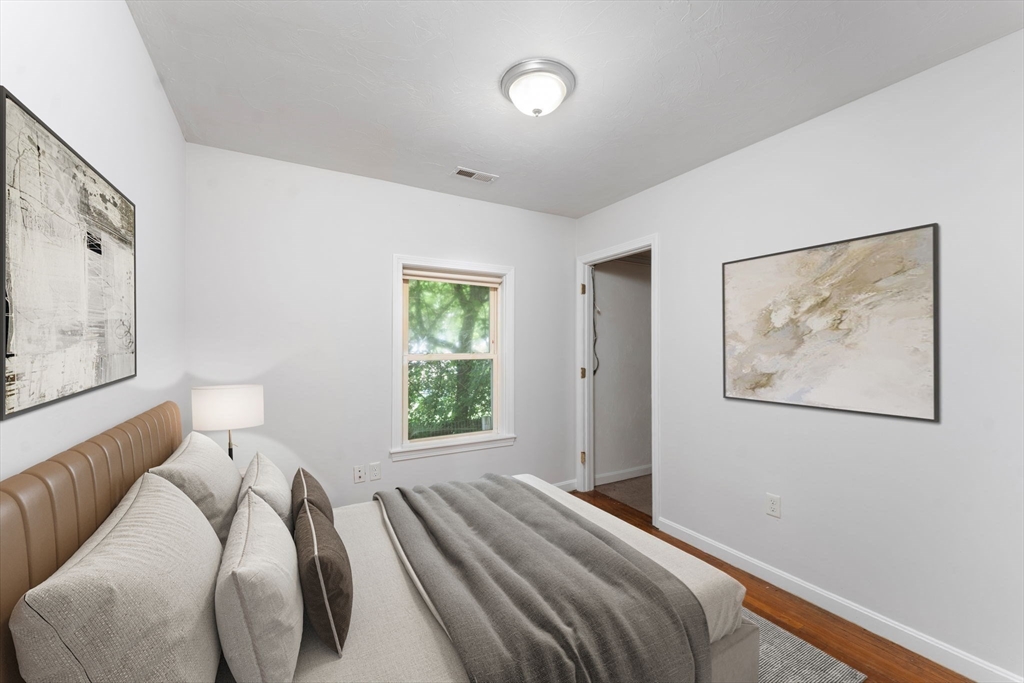 18 Edinboro Ave, For Sale in Brockton Zoocasa