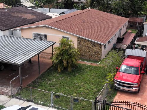 252 E 37th St, Hialeah, FL, 33013 | Card Image
