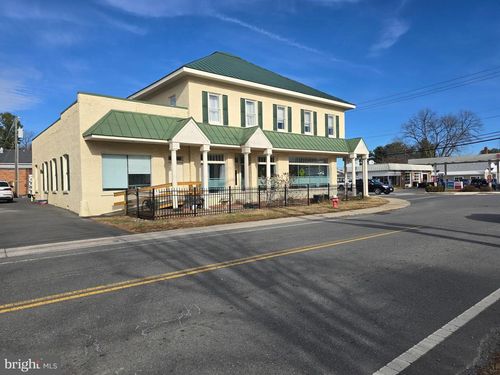 1 E Loudoun St, Round Hill, VA, 20141-2443 | Card Image