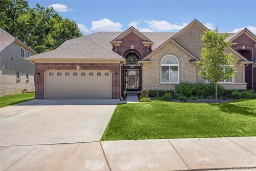 44-30289 Berghway Trl, Warren, MI, 48092-6330 | Card Image