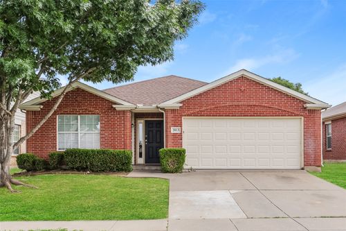 2813 Stonewall Ln, Fort Worth, TX, 76123-1740 | Card Image
