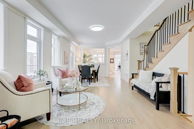 42 Prunella Cres, House attached with 4 bedrooms, 4 bathrooms and 4 parking in Holland Landing ON | Image 5