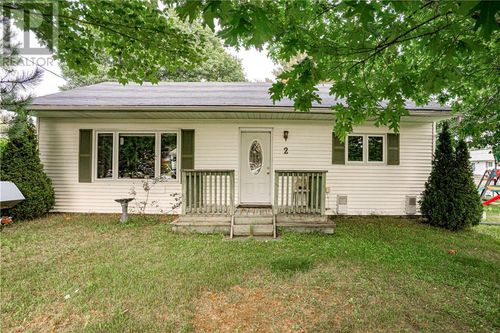 2 Oliver St, Onaping, ON, P0M2R0 | Card Image