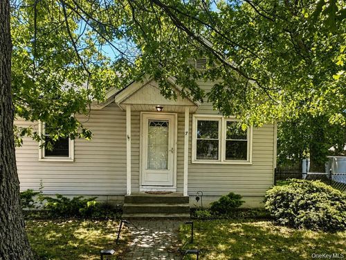 7 Bolton Dr, Patchogue, NY, 11772-4101 | Card Image