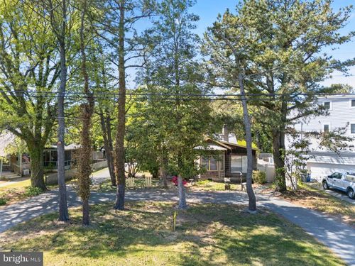 5 Henlopen Ave, REHOBOTH BEACH, DE, 19971-1606 | Card Image