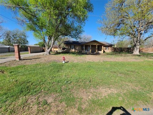 203 N West St, Yorktown, TX, 78164-5010 | Card Image