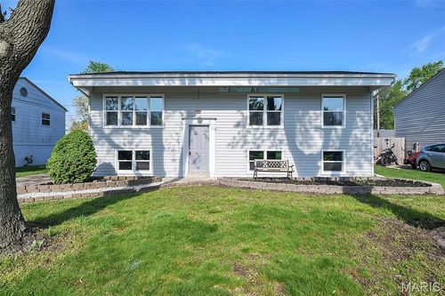 8 Preakness Dr, Saint Peters, MO, 63376-1302 | Card Image