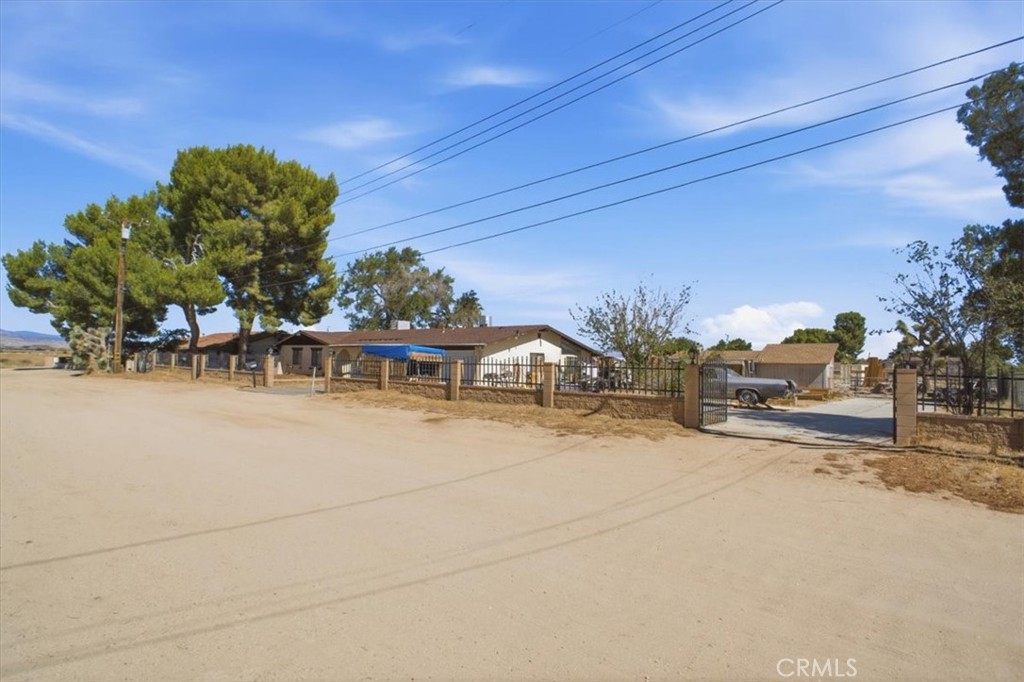 Residential in Quartz Hill 3