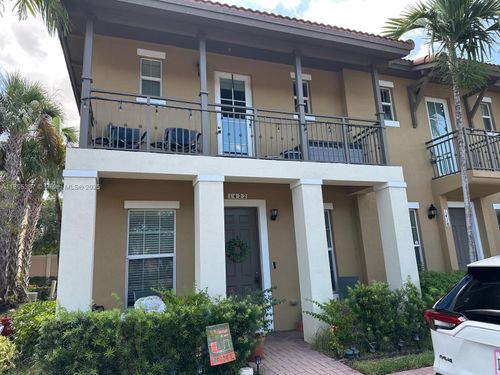 1422 Sw 147th Ter, Pembroke Pines, FL, 33027-6188 | Card Image