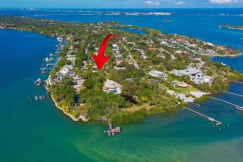 37 E High Point Rd, Sewalls Point, FL, 34996-7004 | Card Image