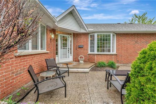 7-71 Beasley Cres, Cambridge, ON, N1T1P5 | Card Image