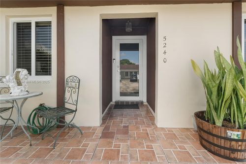 5240 Sw 139th Pl, Miami, FL, 33175-5195 | Card Image